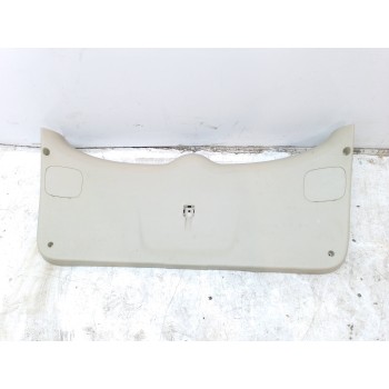 GUARNECIDO PORTON TRASERO 817502B000J9 
