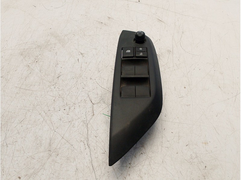 Recambio de mando elevalunas delantero izquierdo para toyota yaris active referencia OEM IAM 74232K0120C1  