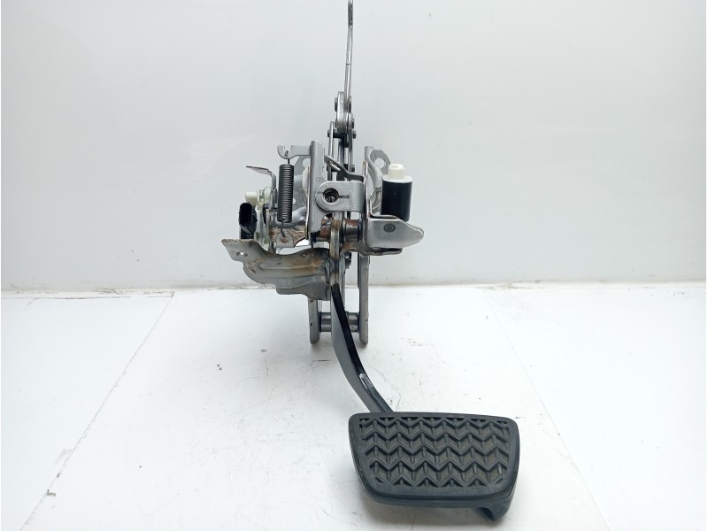 Recambio de pedal freno para toyota rav4 referencia OEM IAM 551060D100  
