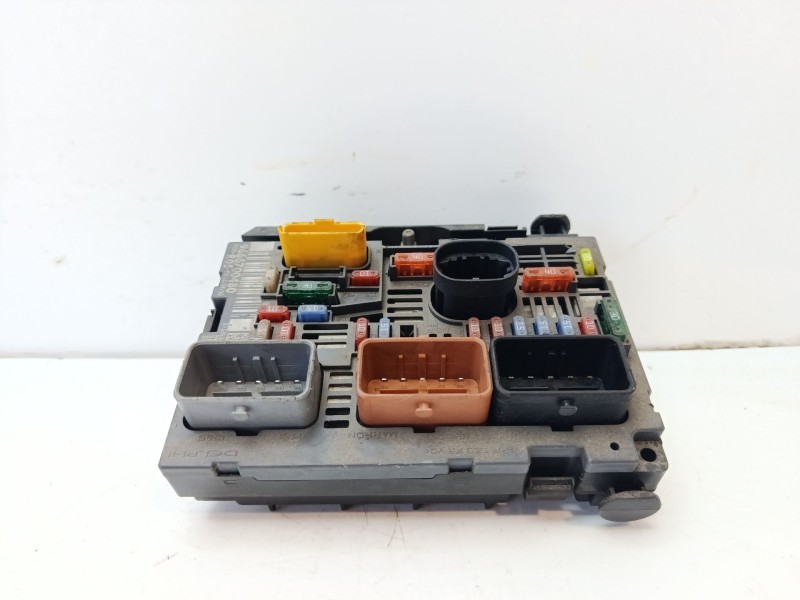 Recambio de caja reles / fusibles para citroën c4 berlina collection referencia OEM IAM 9666700480  