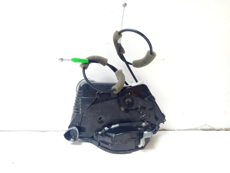 Recambio de cerradura puerta delantera derecha para toyota yaris referencia OEM IAM 69030K0040  