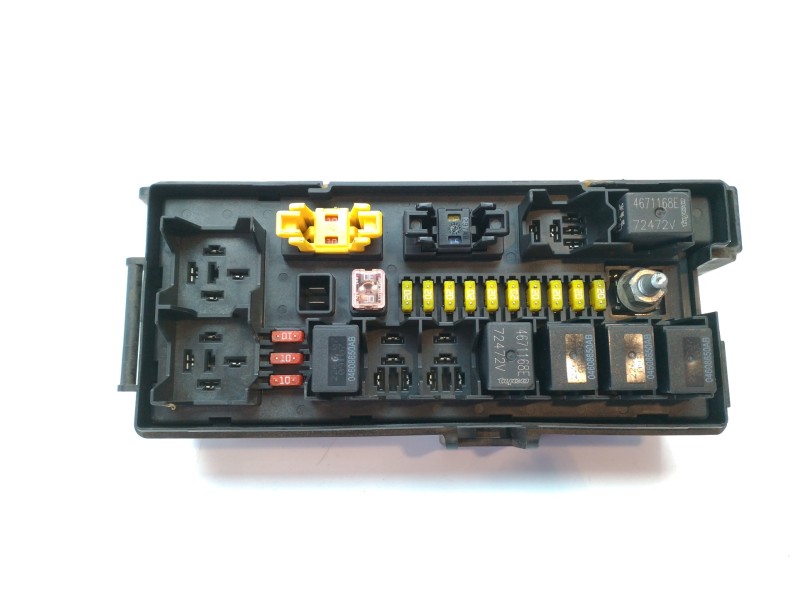 Recambio de caja reles / fusibles para jeep gr. cherokee (wh) 3.0 crd cat referencia OEM IAM 4692167AB  