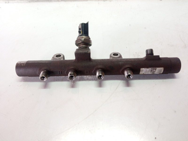 Recambio de rampa inyectora para renault scenic iii dynamique referencia OEM IAM 8200704212 8200704217 