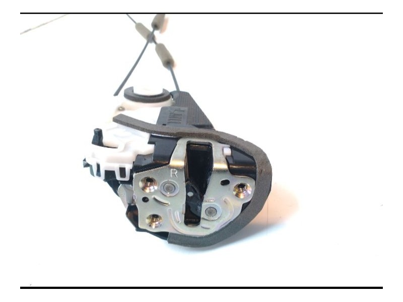 Recambio de cerradura puerta trasera derecha para toyota yaris referencia OEM IAM 69050K0040  