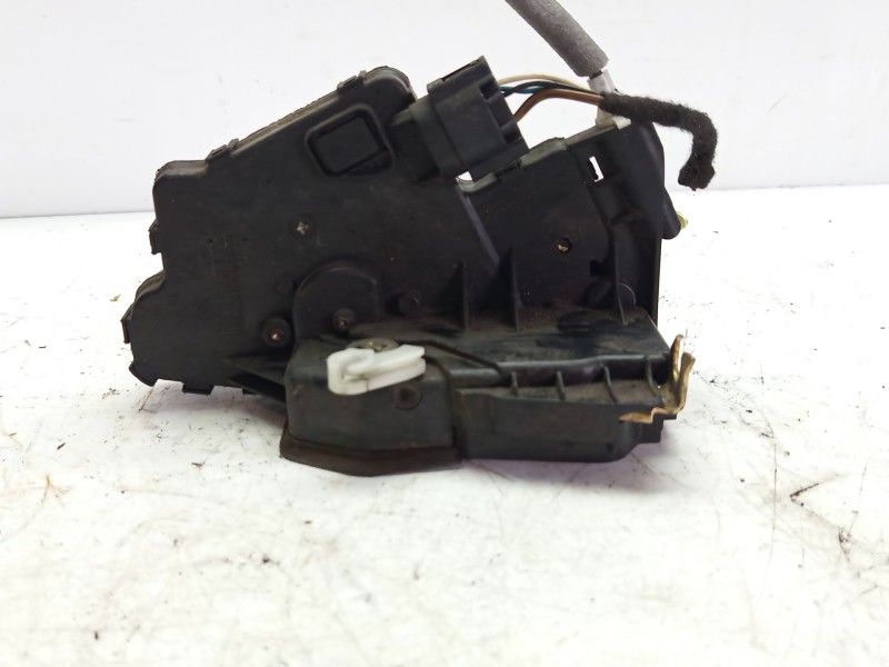 Recambio de cerradura puerta trasera derecha para bmw serie 3 berlina (e46) referencia OEM IAM 51227011310  