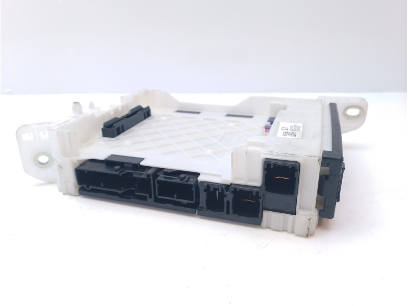 Recambio de caja reles / fusibles para toyota yaris active referencia OEM IAM 82730K0110  