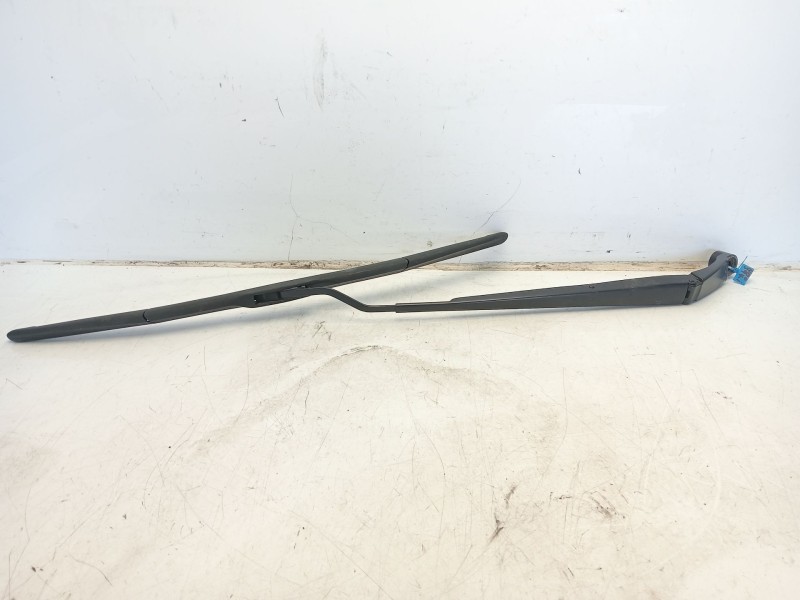 Recambio de brazo limpia delantero izquierdo para toyota yaris referencia OEM IAM 85221K0020  
