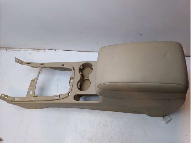 Recambio de apoyabrazos central para hyundai santa fé ii furgoneta/suv (cm) crdi 4x4 referencia OEM IAM 846102B110J9  