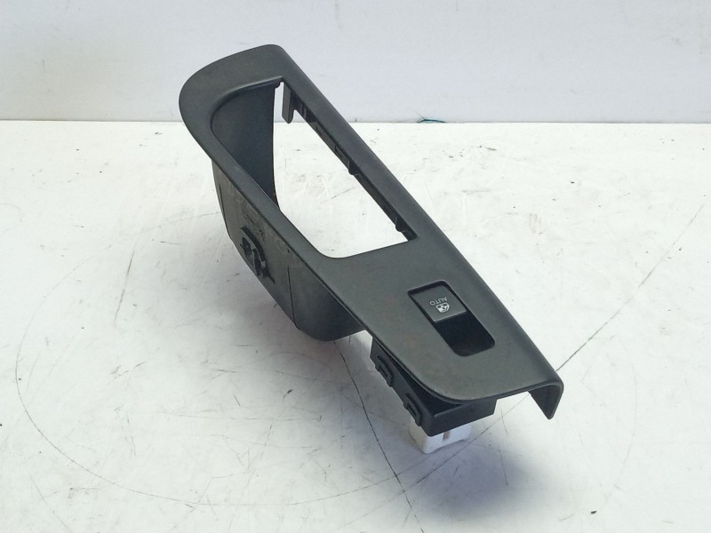 Recambio de mando elevalunas delantero derecho para kia cee´d 1.6 crdi cat referencia OEM IAM 935751H100EQ  