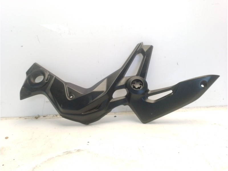 Recambio de moldura para kawasaki z (900cc - ) z 900 (zr900pa2, zr900ha2, zr900da2) referencia OEM IAM 140930926  