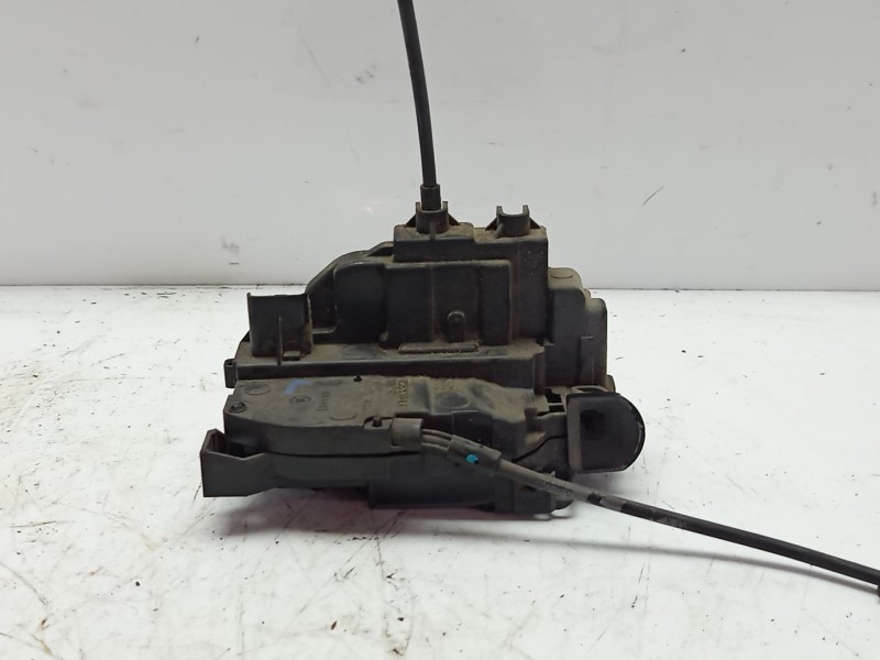 Recambio de cerradura puerta delantera izquierda para renault megane ii berlina 3p referencia OEM IAM 8200027776  