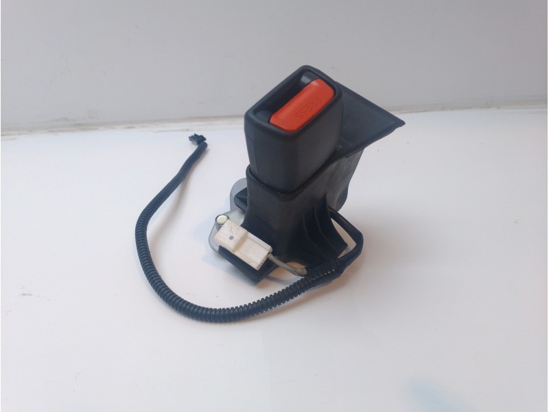 Recambio de cinturon seguridad delantero para toyota rav4 referencia OEM IAM 7338042150C0  