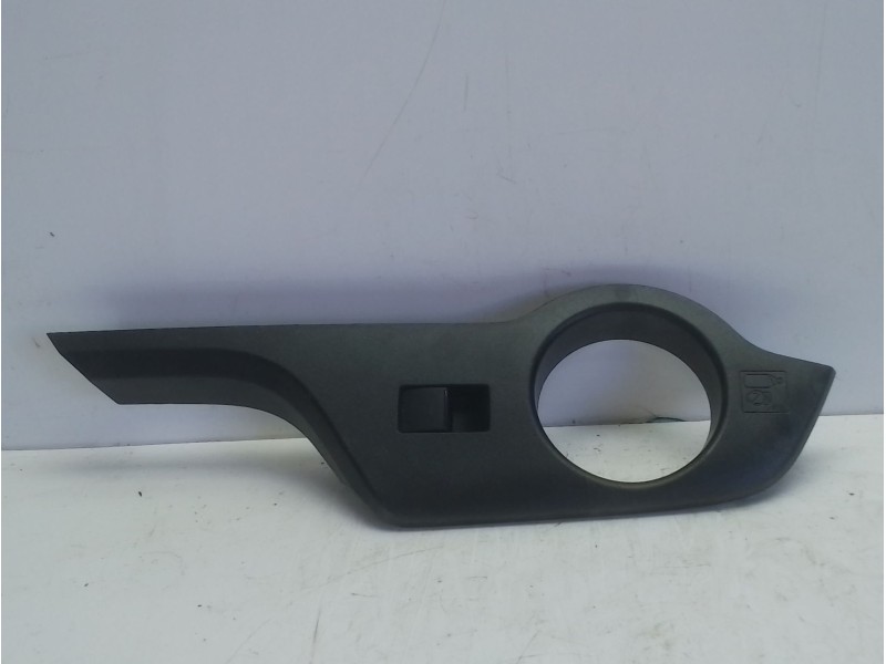 Recambio de mando elevalunas trasero izquierdo para toyota c-hr referencia OEM IAM 74272F4010  