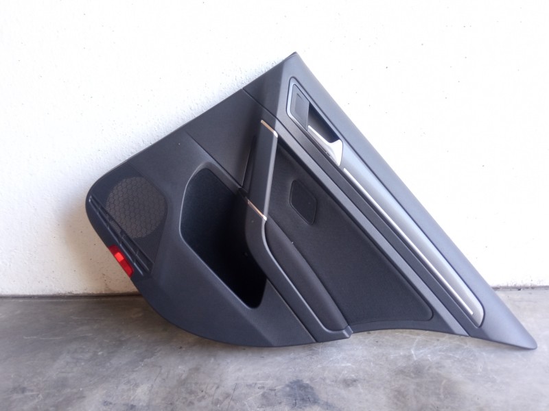 Recambio de guarnecido puerta trasera derecha para volkswagen golf vii lim. gte referencia OEM IAM 5G6867212  