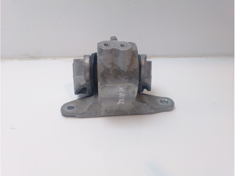Recambio de soporte motor para toyota rav4 referencia OEM IAM 1228125030  