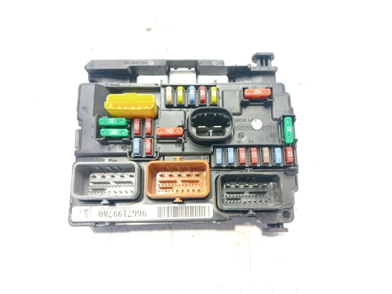Recambio de caja reles / fusibles para peugeot 207 referencia OEM IAM 6500Hw  