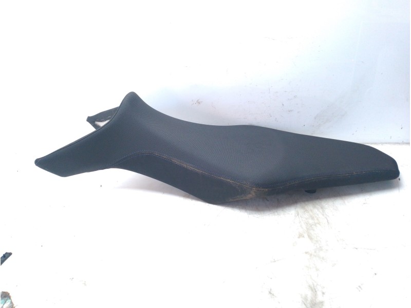 Recambio de asiento para yamaha mt-09 (7.2013) referencia OEM IAM BS22473001  