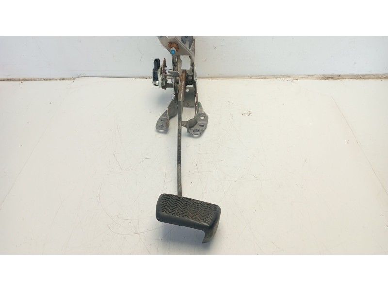 Recambio de pedal freno para toyota c-hr referencia OEM IAM 47110F4090  