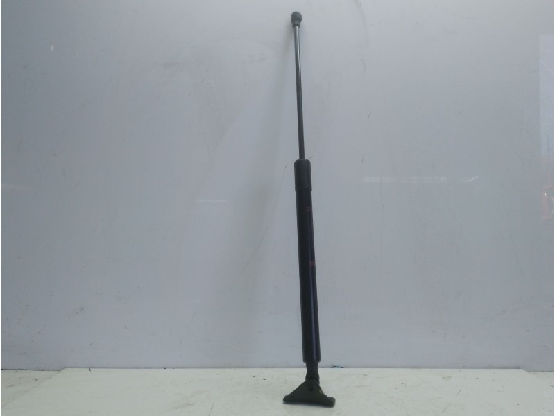 Recambio de amortiguador porton trasero derecho para toyota c-hr referencia OEM IAM 68950F4052  
