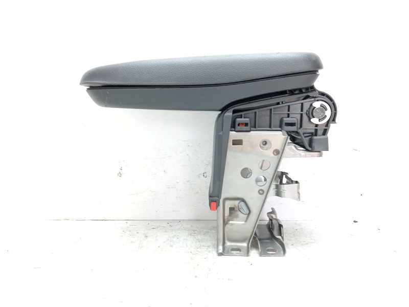 Recambio de apoyabrazos central para toyota yaris hybrid active referencia OEM IAM 58905K0020C1  