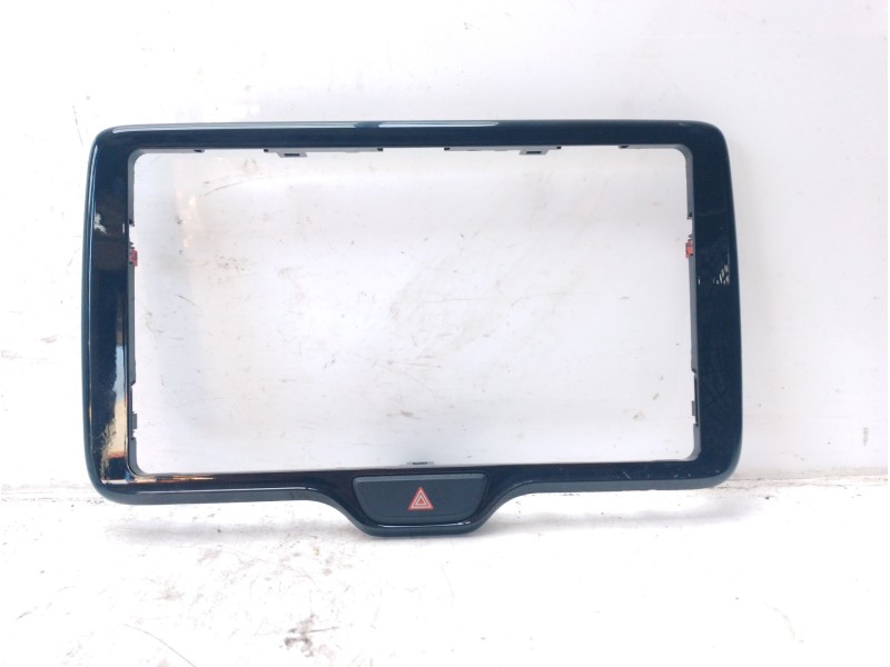 Recambio de moldura para toyota yaris hybrid active referencia OEM IAM 55405K0030  