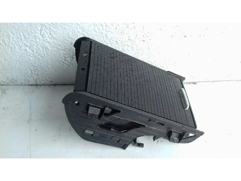Recambio de moldura para land rover discovery sport hse referencia OEM IAM FK72115A00  
