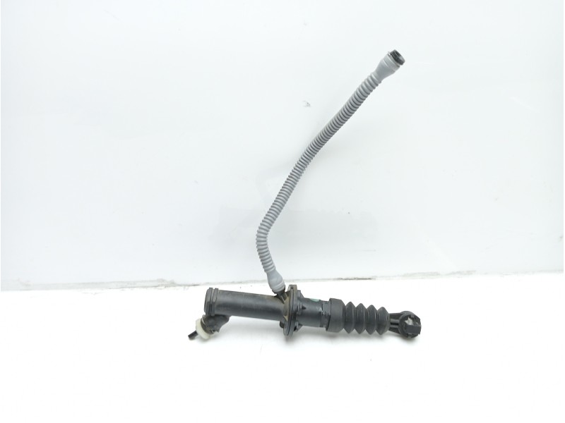 Recambio de bomba embrague para renault clio iv 0.9 referencia OEM IAM 306105773R 1035A 