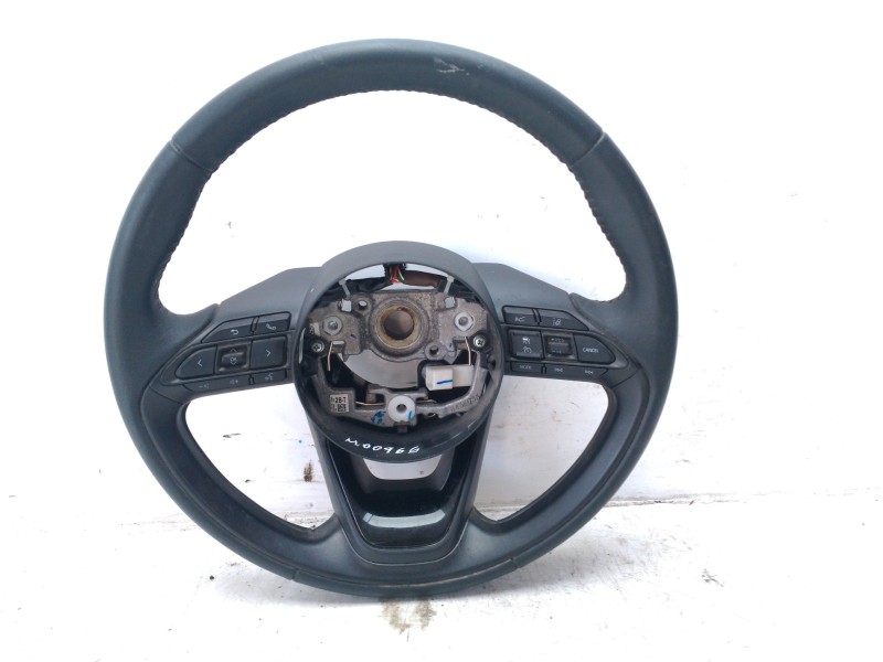 Recambio de volante para toyota yaris hybrid active referencia OEM IAM 45100K0140C1  