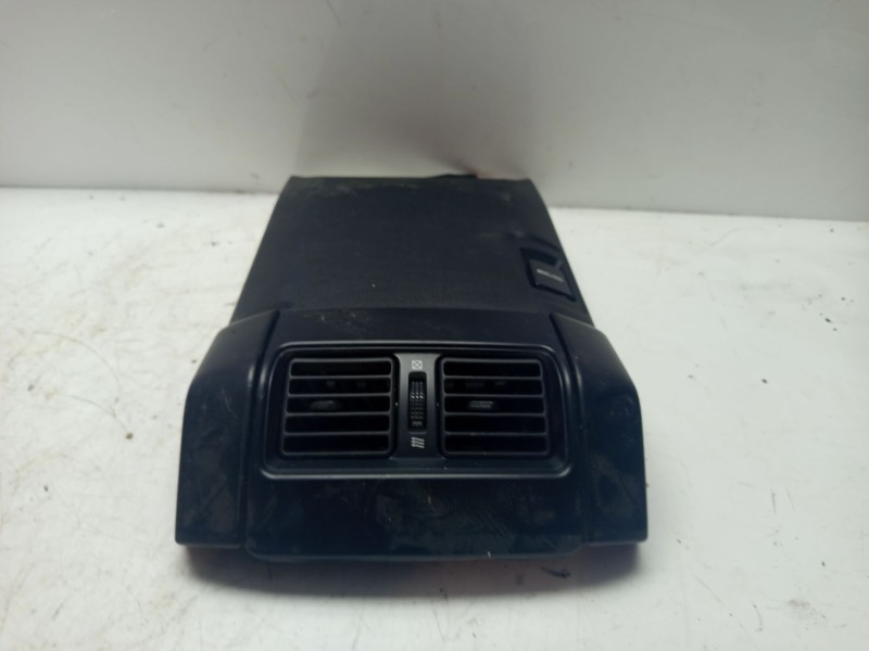 Recambio de consola central trasera para toyota land cruiser (j15) referencia OEM IAM 5890360B70C0  
