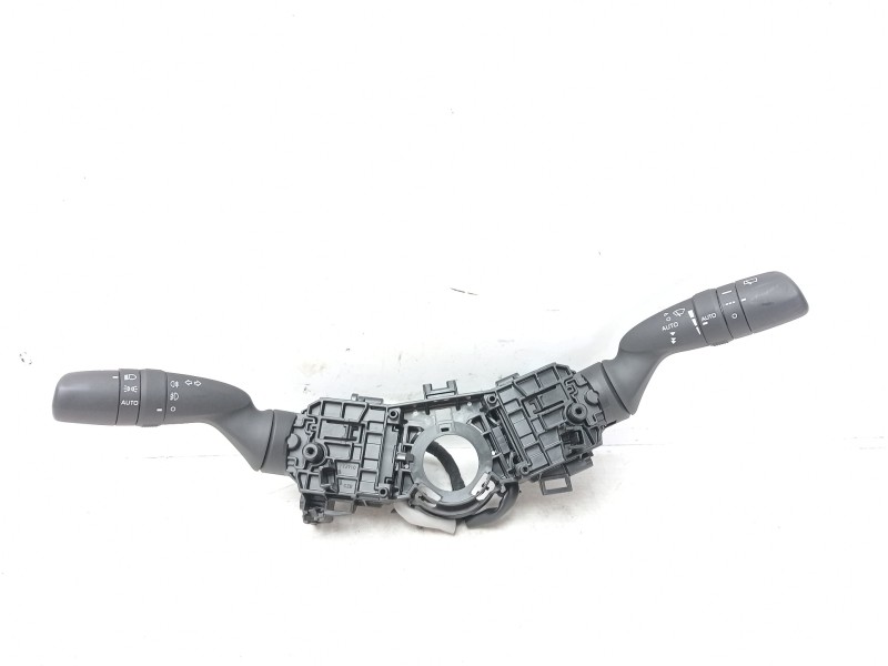 Recambio de mando volante para toyota yaris hybrid active referencia OEM IAM 8431902010  