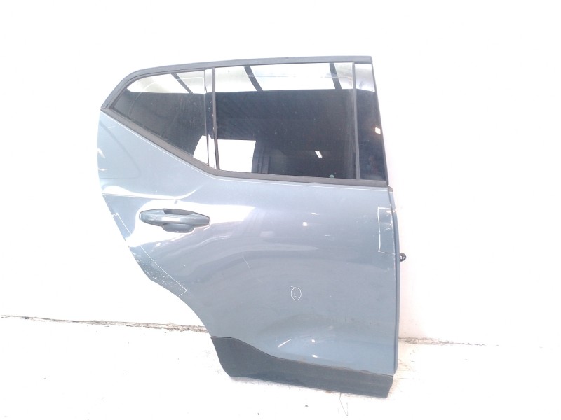 Recambio de puerta trasera derecha para volvo xc 40 business plus awd referencia OEM IAM 32133740  