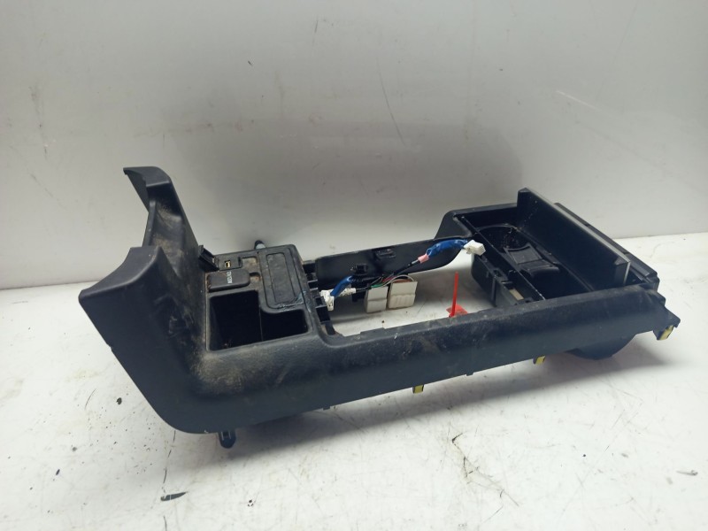 Recambio de consola central delantera para toyota land cruiser (j15) referencia OEM IAM 5883360370C0  