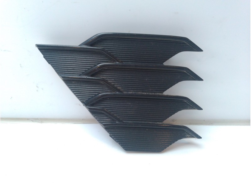 Recambio de molduras delanteras para toyota corolla (e21) referencia OEM IAM 5312802170  