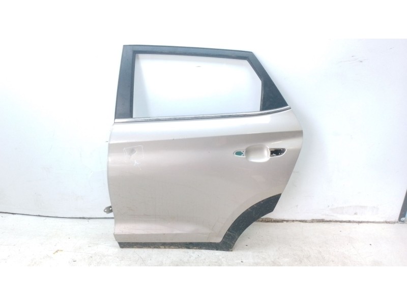 Recambio de puerta trasera izquierda para hyundai tucson referencia OEM IAM 77003D7000  