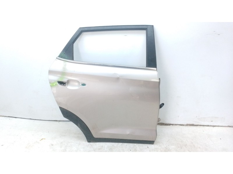 Recambio de puerta trasera derecha para hyundai tucson referencia OEM IAM 77004D7000  