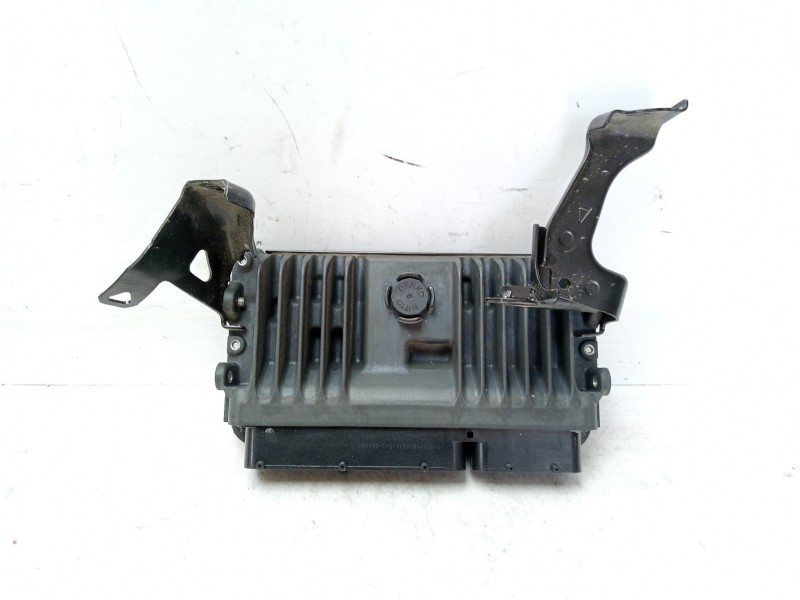 Recambio de centralita motor uce para toyota yaris hybrid active referencia OEM IAM 89661K0082  