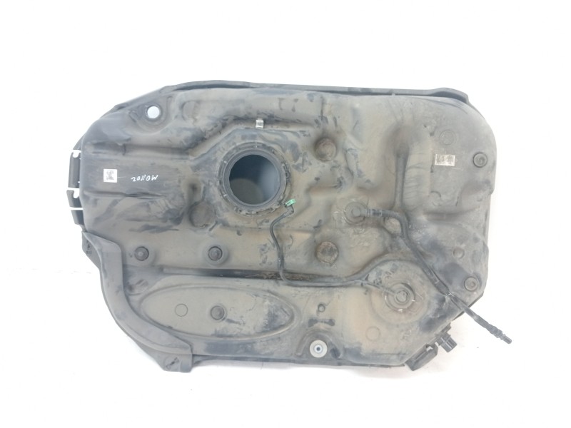 Recambio de deposito combustible para toyota rav4 referencia OEM IAM 7700142350  