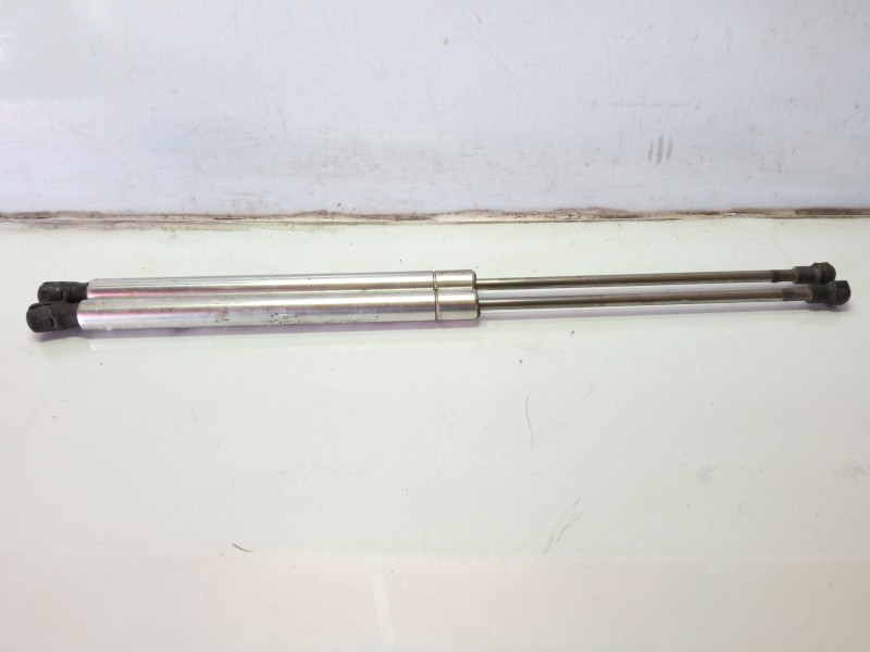 Recambio de amortiguadores maletero / porton para volkswagen polo (9n3) 1.4 fsi referencia OEM IAM 6Q6827550  