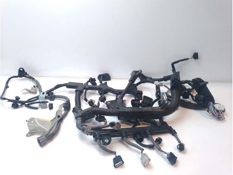 Recambio de suelo para toyota c-hr referencia OEM IAM 82111F4S60  