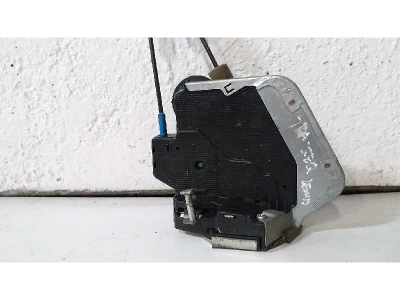 Recambio de cerradura puerta trasera izquierda para lexus is200 (ds2/is2) 220d referencia OEM IAM 6906053040  