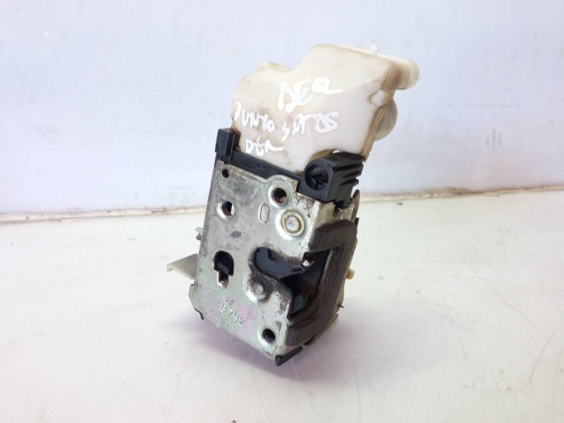 Recambio de cerradura puerta delantera derecha para fiat punto berlina (188) 1.3 16v multijet feel referencia OEM IAM 0046536061