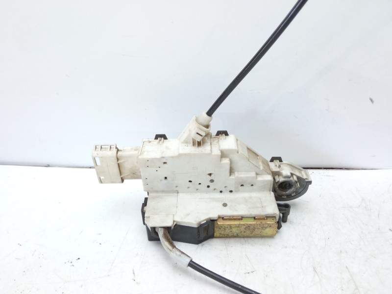 Recambio de cerradura puerta trasera izquierda para citroën c4 berlina exclusive referencia OEM IAM 9681336980  