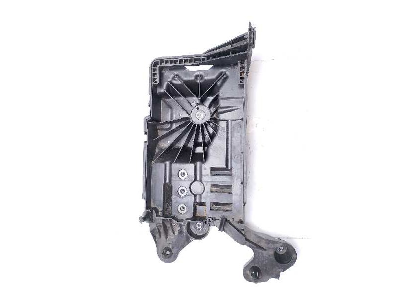 Recambio de molduras delanteras para cupra formentor tsi cupra referencia OEM IAM 5WA915331  
