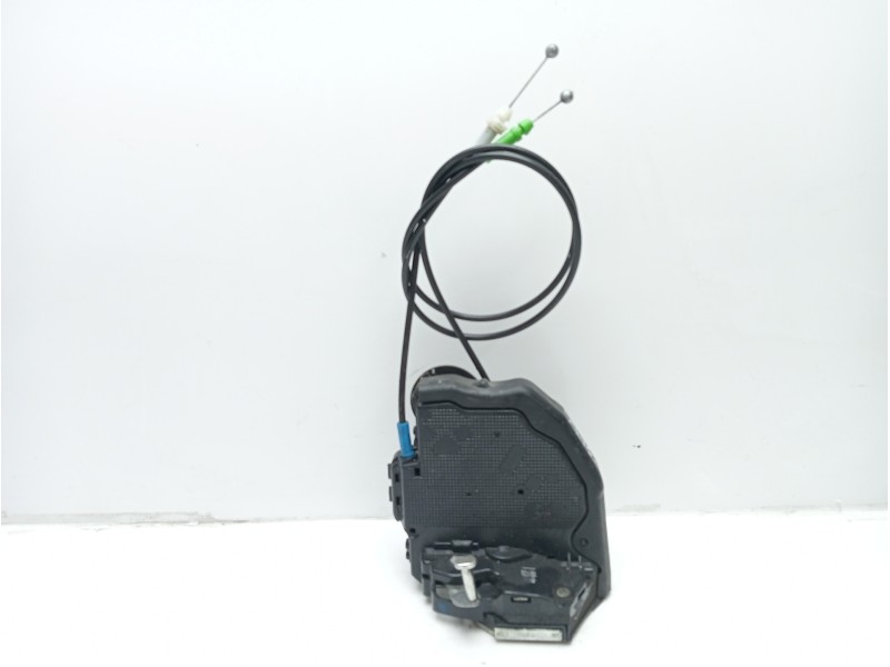 Recambio de cerradura puerta trasera izquierda para toyota auris 1.4 turbodiesel cat referencia OEM IAM 6906002170  