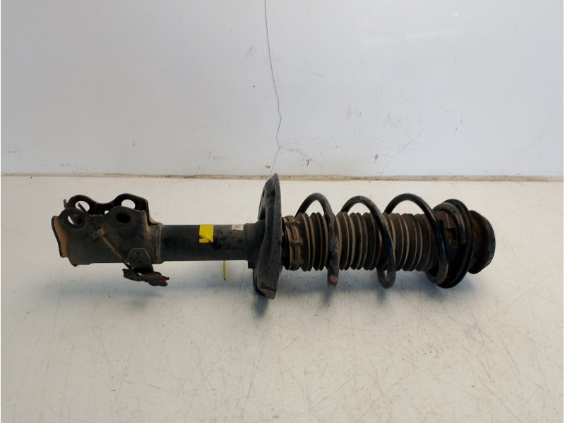 Recambio de amortiguador delantero izquierdo para toyota yaris referencia OEM IAM 48520K0090  
