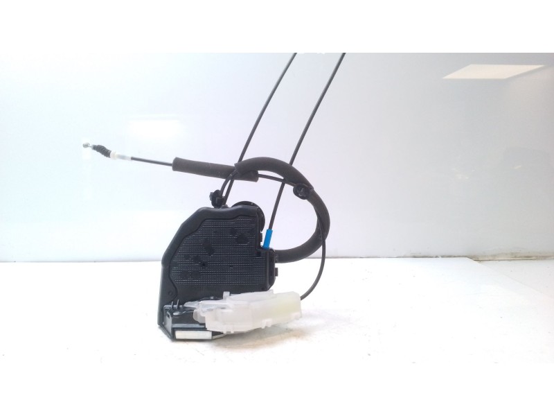 Recambio de cerradura puerta trasera derecha para toyota c-hr hybrid active referencia OEM IAM 69050F4020  69050F4010