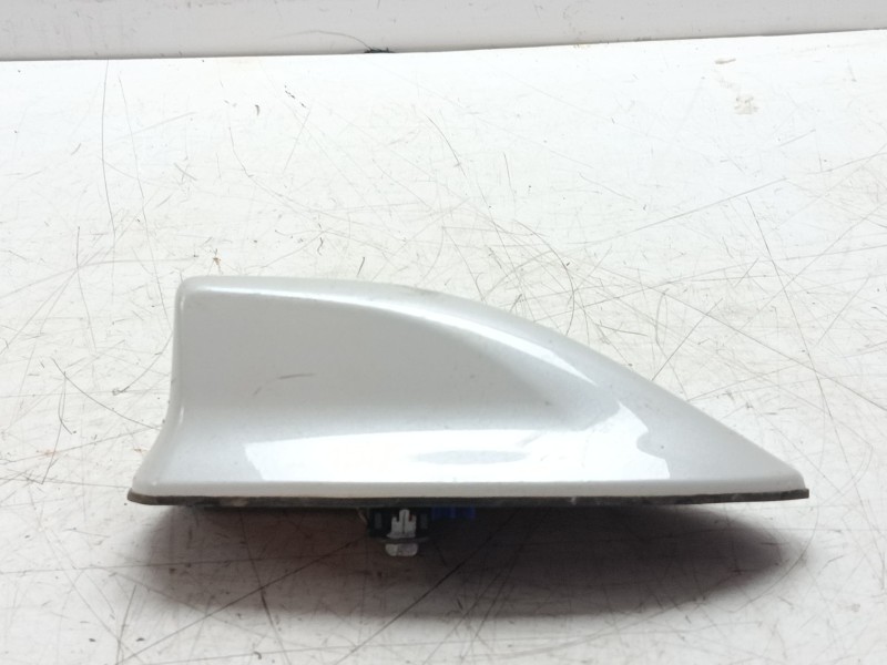 Recambio de antena para toyota c-hr referencia OEM IAM 86760F4020  