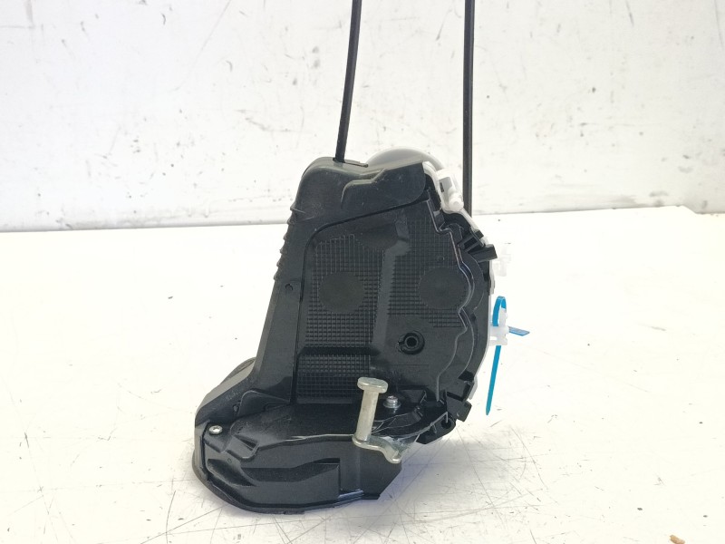 Recambio de cerradura puerta trasera derecha para toyota yaris referencia OEM IAM 69050K0030  