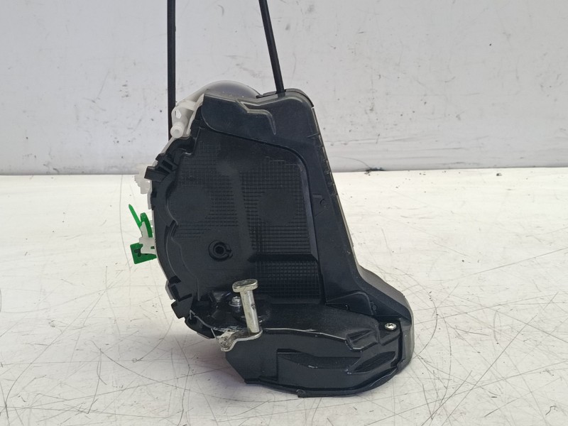 Recambio de cerradura puerta trasera izquierda para toyota yaris referencia OEM IAM 69060K0030  