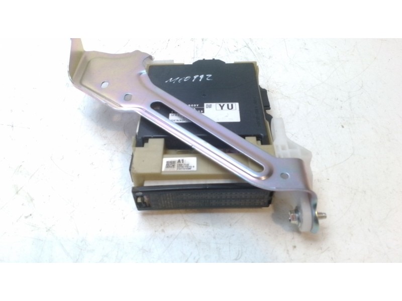 Recambio de caja reles / fusibles para toyota c-hr hybrid active referencia OEM IAM 82730F4010  89221F4130